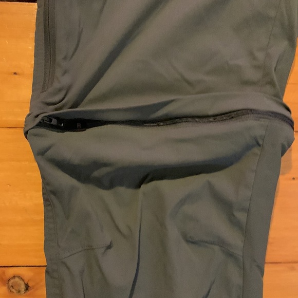 Columbia Women’s Convertible Hiking Pants - Picture 2 of 5